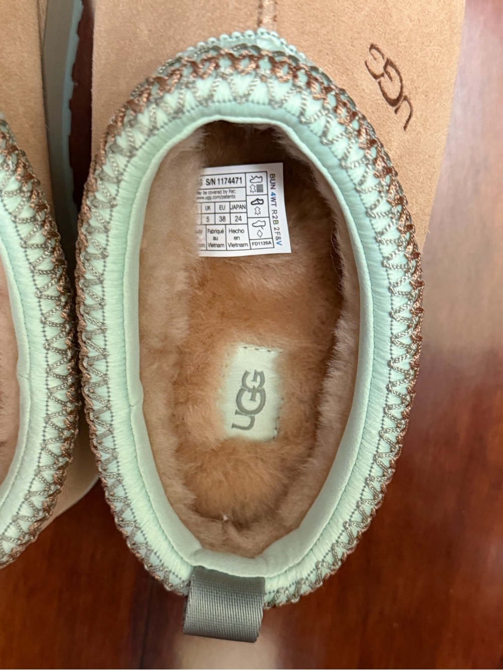 UGG Women's Arroyo Greenbelle, SZ 7, NWOB - Picture 9 of 11